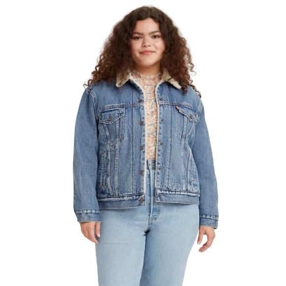Levi's Jackets & Blazers - Levi's Premium Ex-Boyfriend Sherpa Trucker Jacket in Medium Wash size Large